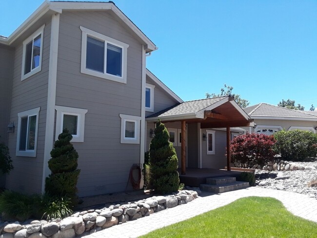 Building Photo - Large 4 bedroom plus bonus room in NW Reno...