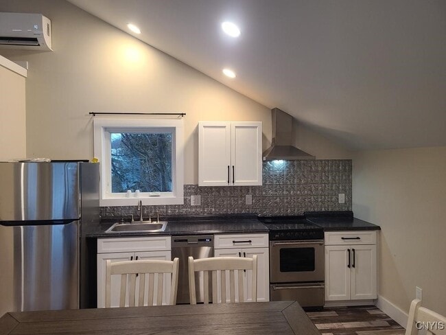 Building Photo - 14669 Fancher Ave