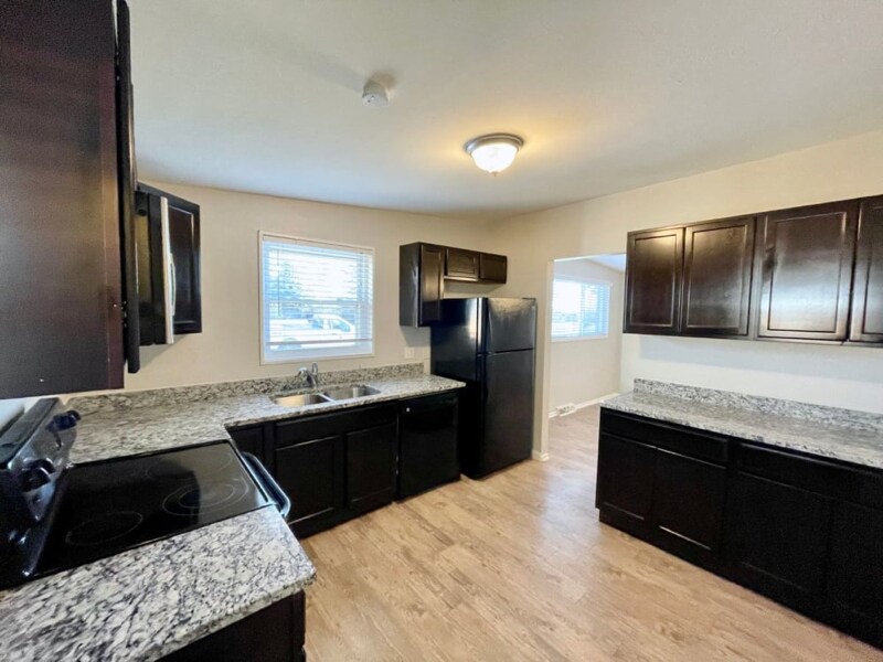 Foto principal - 1641 E 86th Pl