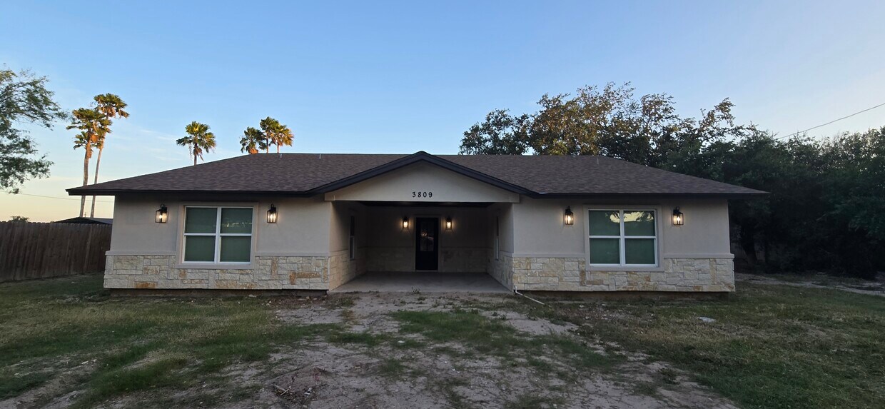 Foto principal - 3809 Buddy Owens Blvd