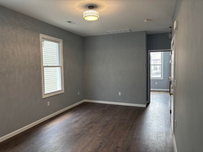 Building Photo - 304 Chapel Ave