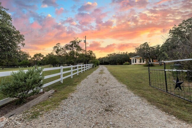 Building Photo - 704 Ridgmar Rd