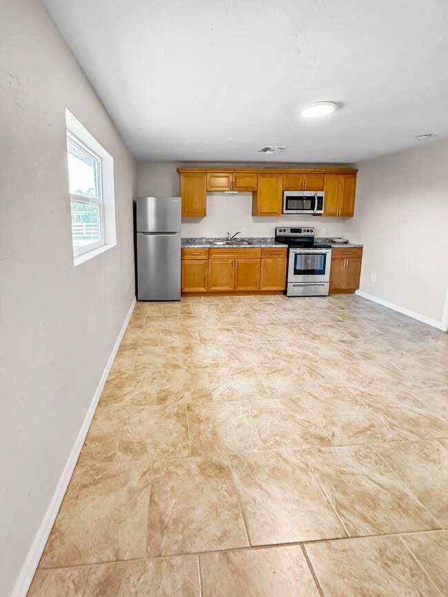 Building Photo - 15206 Stringfellow Rd