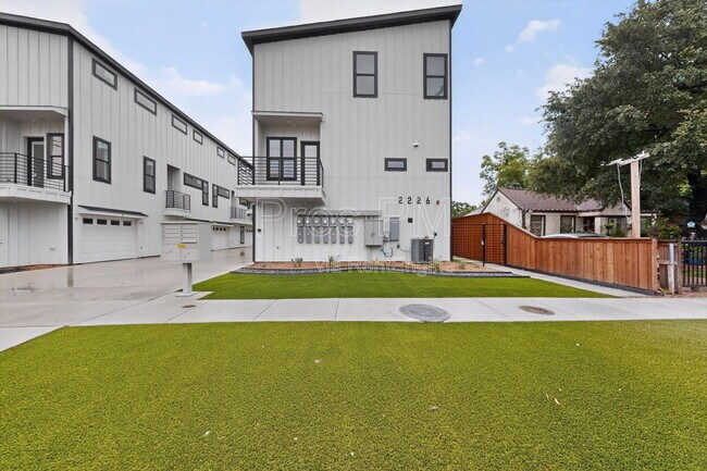 Foto del edificio - 2226 Shea Rd