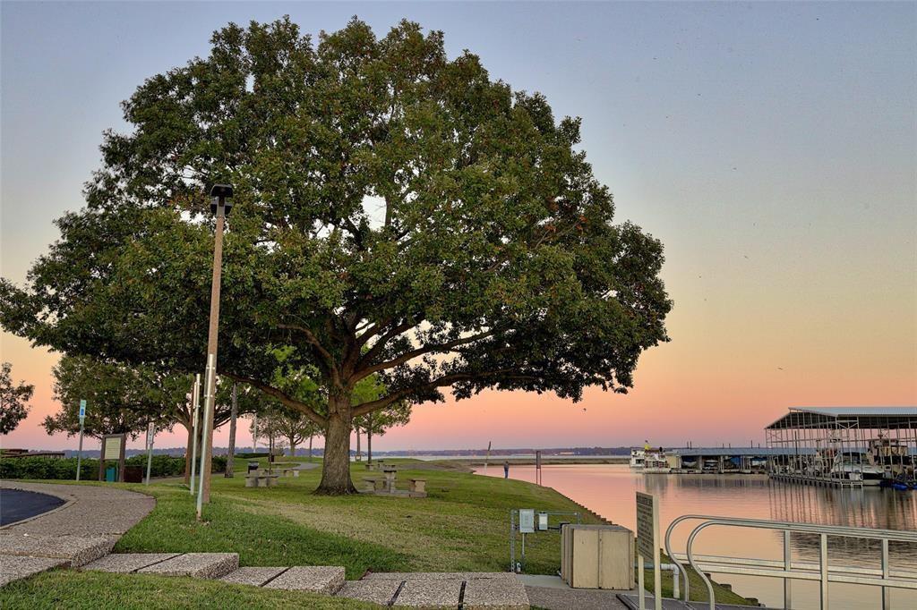 Foto principal - 12100 Melville Dr