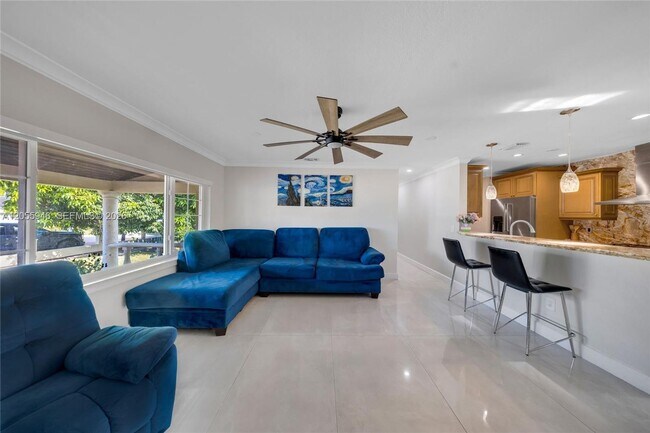 Foto del edificio - 5862 W 2nd Ct