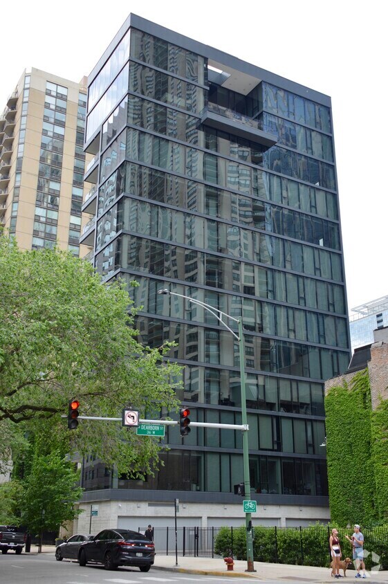 56 W Huron St, Chicago, IL 60654 Apartments in Chicago, IL