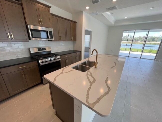 Building Photo - 2561 Star Apple Wy