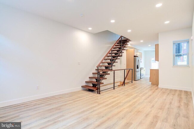 Building Photo - 3023 W Harper St