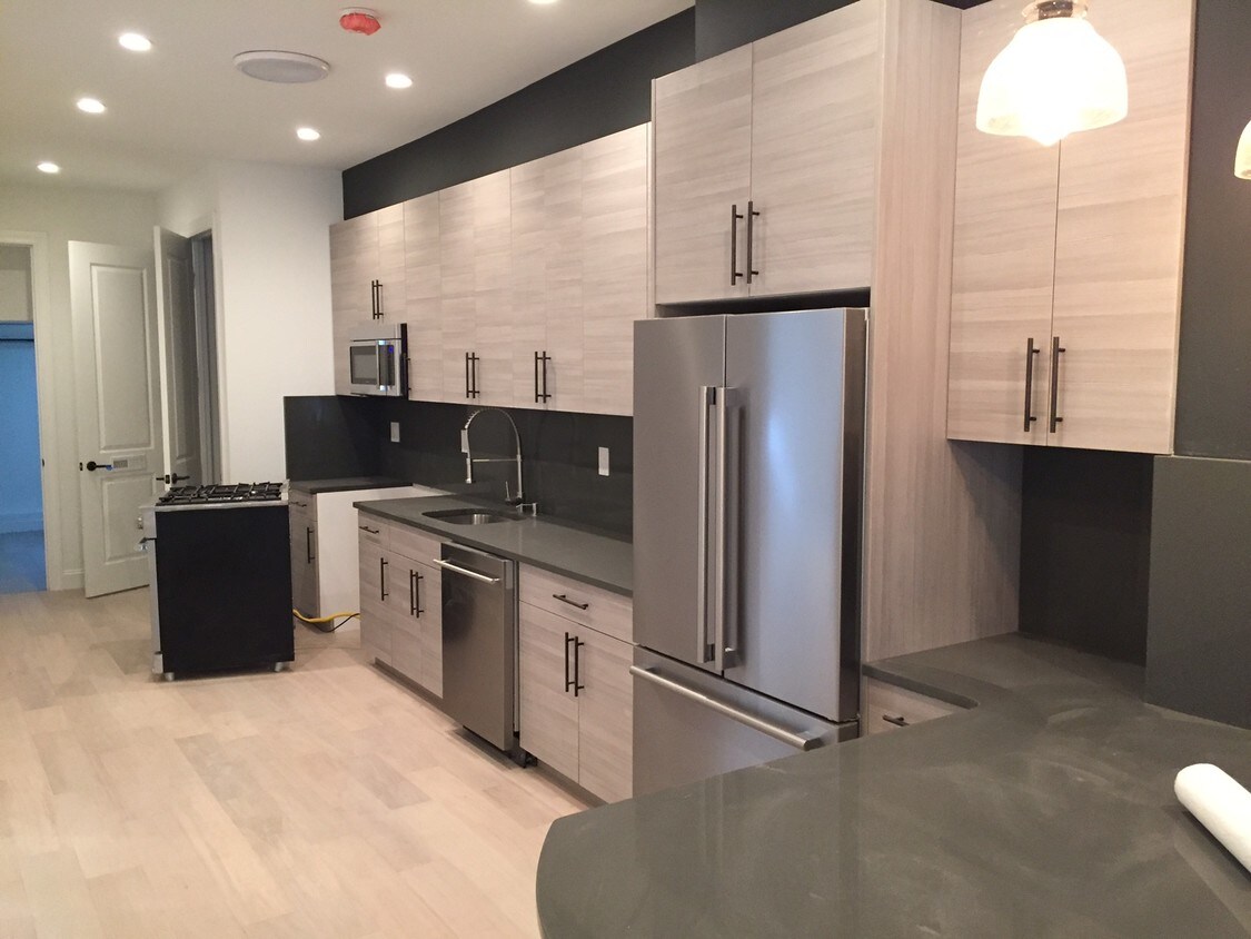 Foto principal - 203 E 14th St