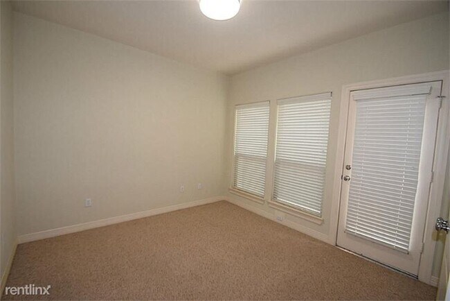 Building Photo - 2 br, 2 bath House - 6351 Vinewood St