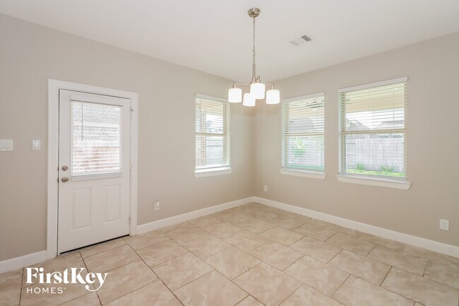Foto del edificio - 7706 Windhill Dr