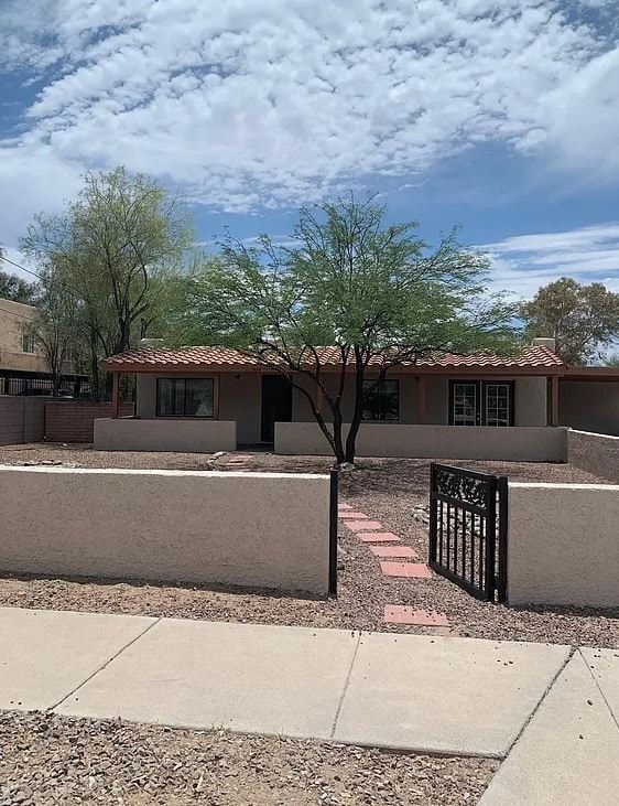 Building Photo - 1474 E Hedrick Dr