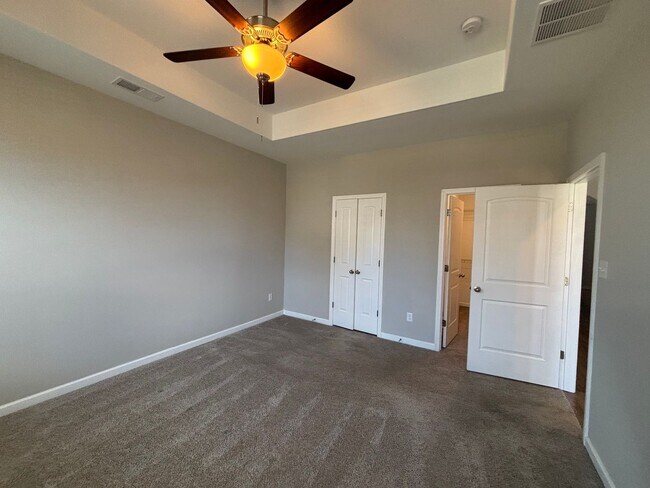 Building Photo - 10151 Sterling Ridge Dr