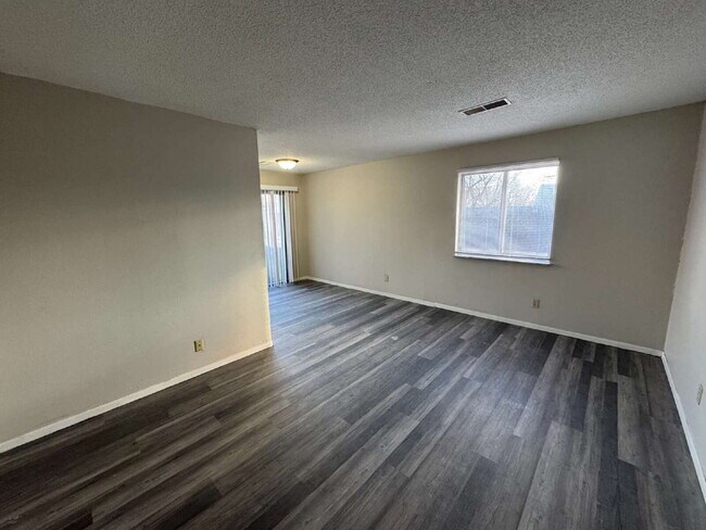 Foto del edificio - "Charming 2-Bed Oasis in Springfield – Cozy 777 sq ft Retreat!"