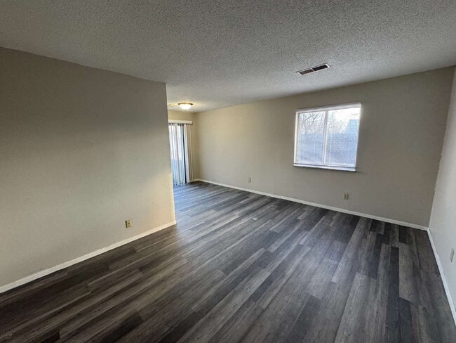 Building Photo - "Charming 2-Bed Oasis in Springfield – Cozy 777 sq ft Retreat!"