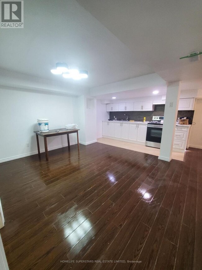 Building Photo - 6096 Windfleet Cres