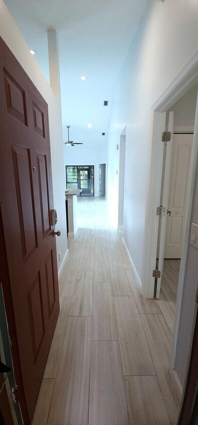 Foto principal - 3784 Collinwood Ln