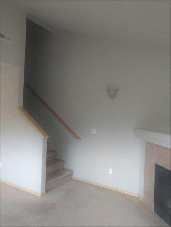 Foto del edificio - Beautifully Maintained 2 Bedroom Townhome