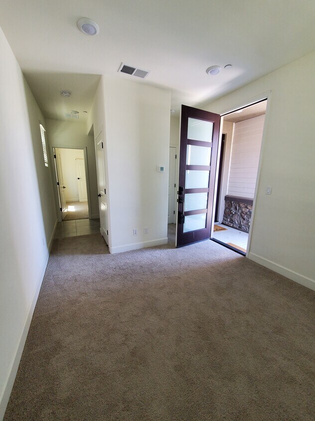 8097 Oxbow Lndg Lp Unit B, Roseville, CA 95747 Room for Rent in
