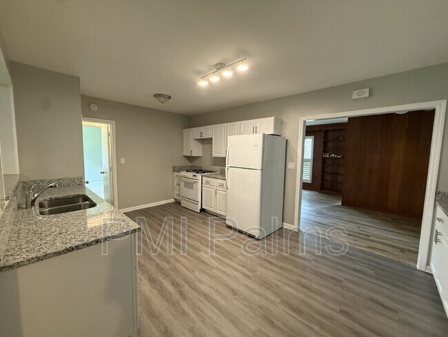Foto del edificio - 719 SE 24th St