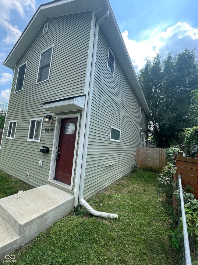 Foto del edificio - 2641 E 18th St