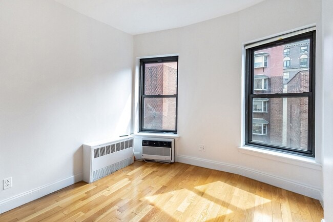 Building Photo - 160 E 91st St