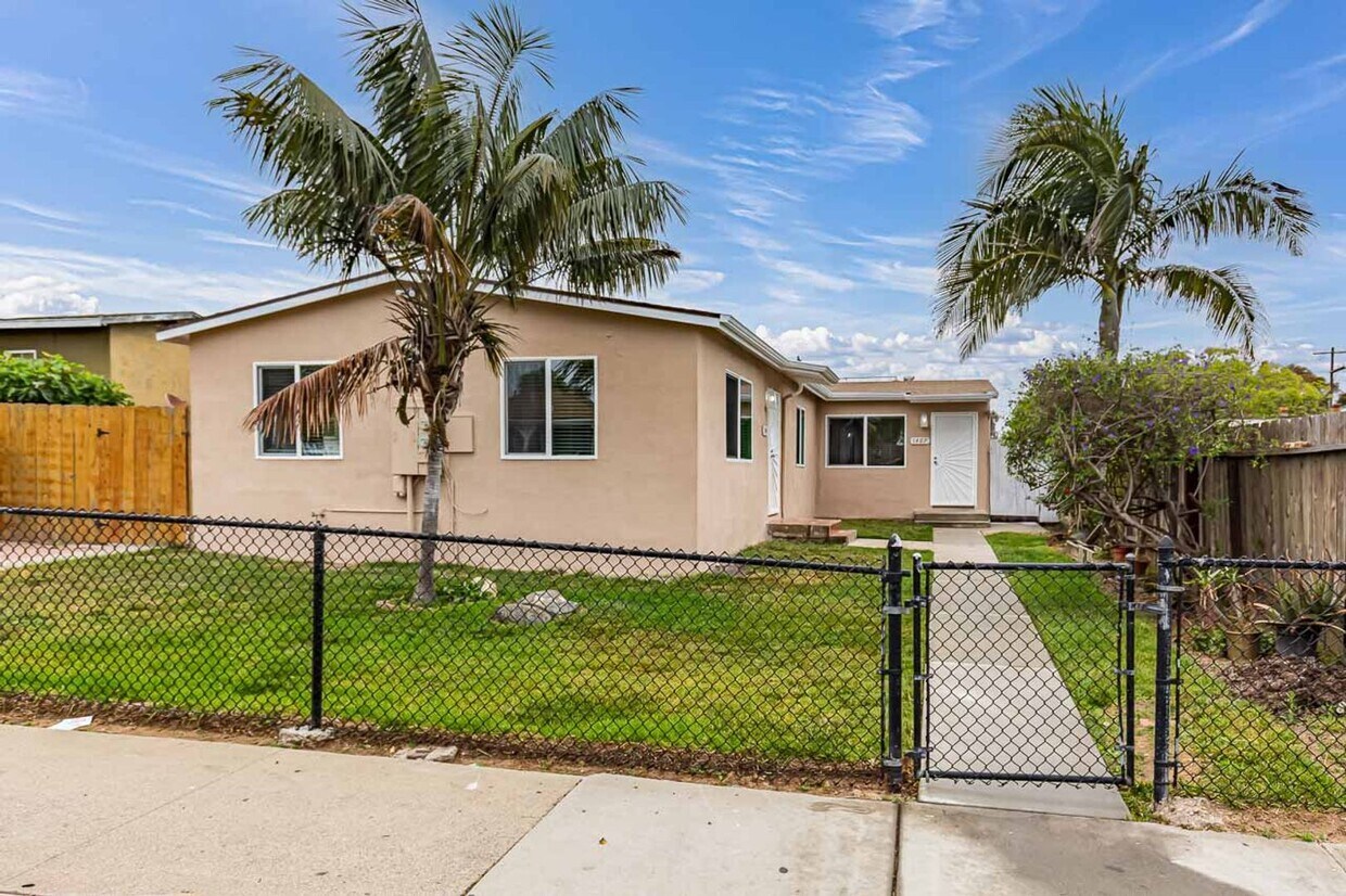 Foto principal - *** OCEANSIDE OASIS 2/1 WITH GARAGE, NEWLY...