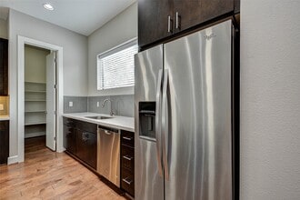 Building Photo - 607 Sydnor St