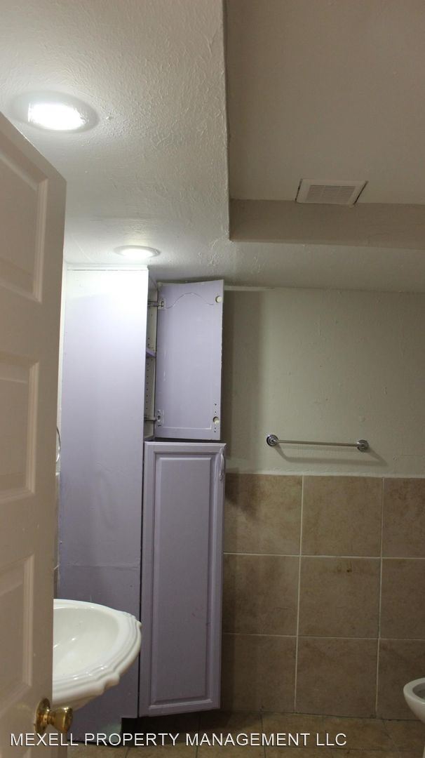 Building Photo - 3 br, 1 bath House - 713 SABINE ST