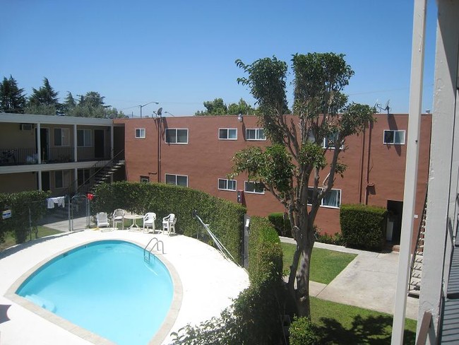 Piscina - 925 Pomeroy Ave