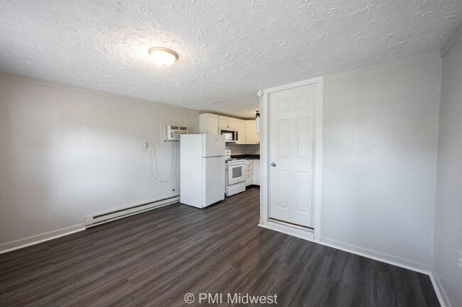 Building Photo - "Charming 1-Bedroom Retreat in Greenfield ...