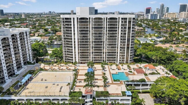 Building Photo - 3640 Yacht Club Dr