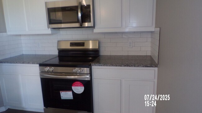 Foto del edificio - New construction home located on the South...
