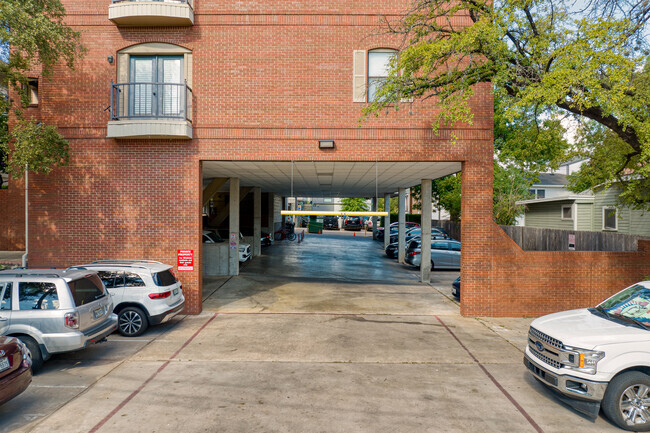 Building Photo - Windtree Condos