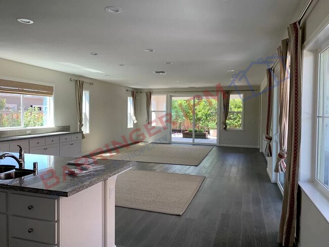 Foto del edificio - House is occupied *DO NOT DISTURB TENANTS* Call office with any questions