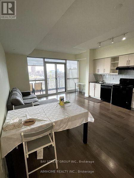 Photo principale - 160 Vanderhoof Ave