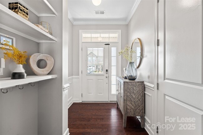 Foto del edificio - 5732 Lachlan Hill Ln