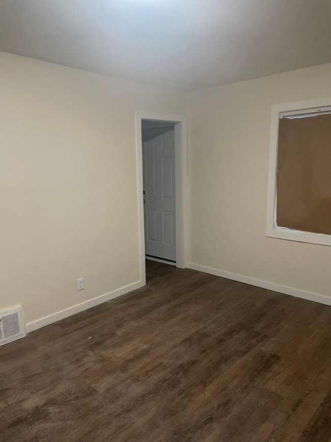 Building Photo - Brand New Remodeled Home