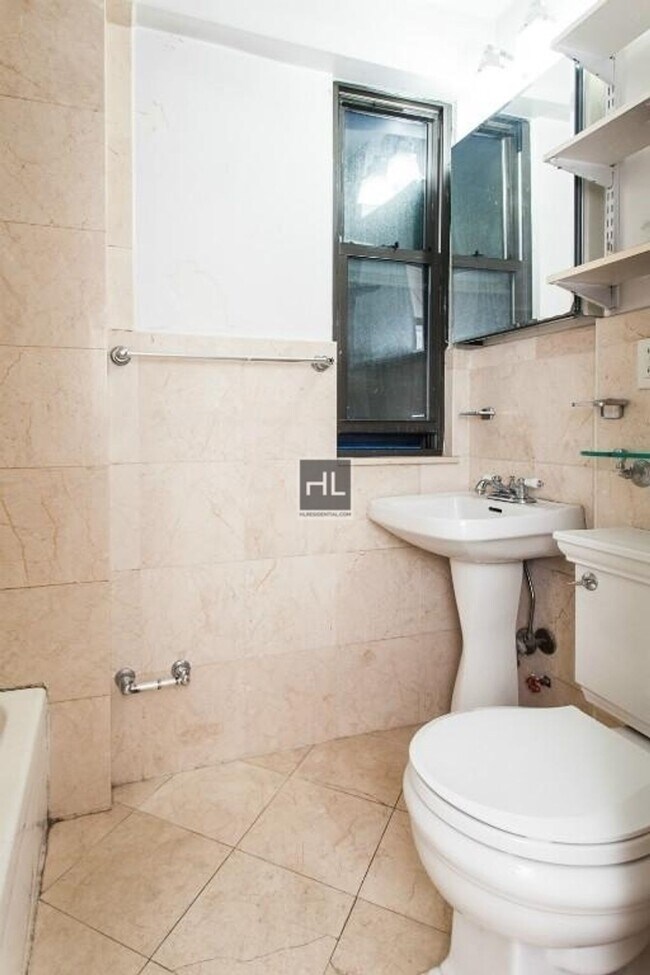 Foto del edificio - E 23RD ST.