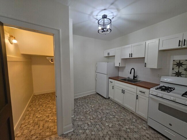 Foto del edificio - 124 Dawes Ave