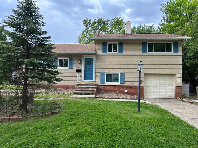 Building Photo - 5946 Calamie Dr