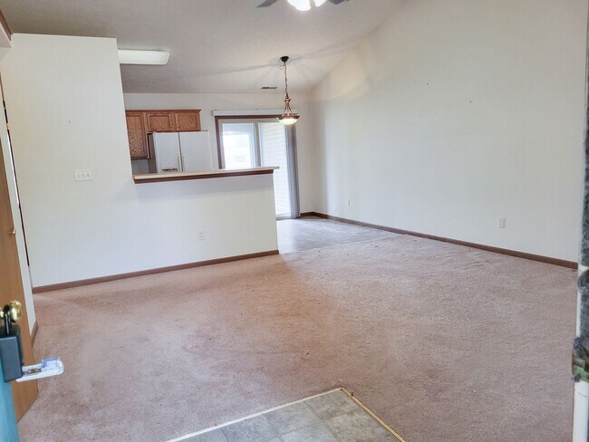 Building Photo - 3381 Edison Dr
