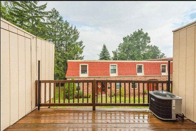 Deck - 1280 Pennsbury Blvd