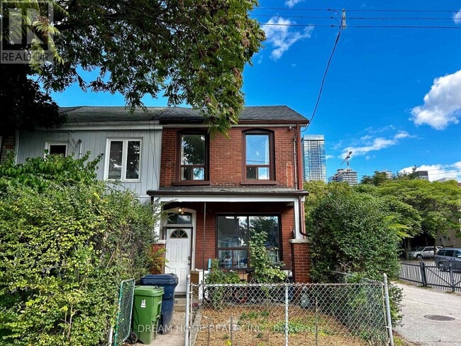 Building Photo - 107 Huron St