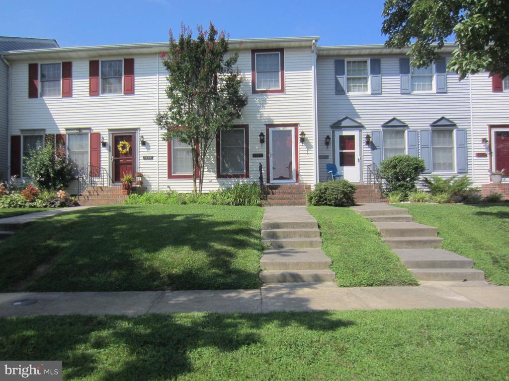 Primary Photo - 1008 Sumac Cir