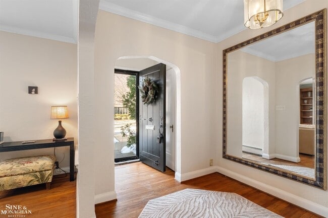 Building Photo - 476 St Clair Ave