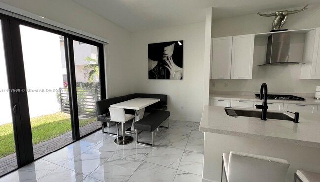 Foto del edificio - 8226 NW 44th St