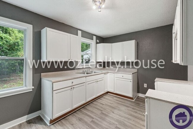 Building Photo - 2126 Marlow Rd