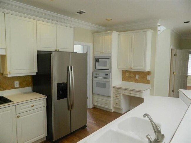 Foto del edificio - 4780 Summerset Ln